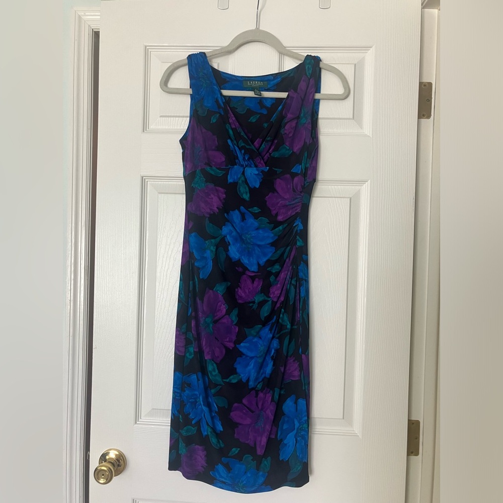 Dark floral size 4 Lauren by Ralph Lauren wedding guest date night formal dress